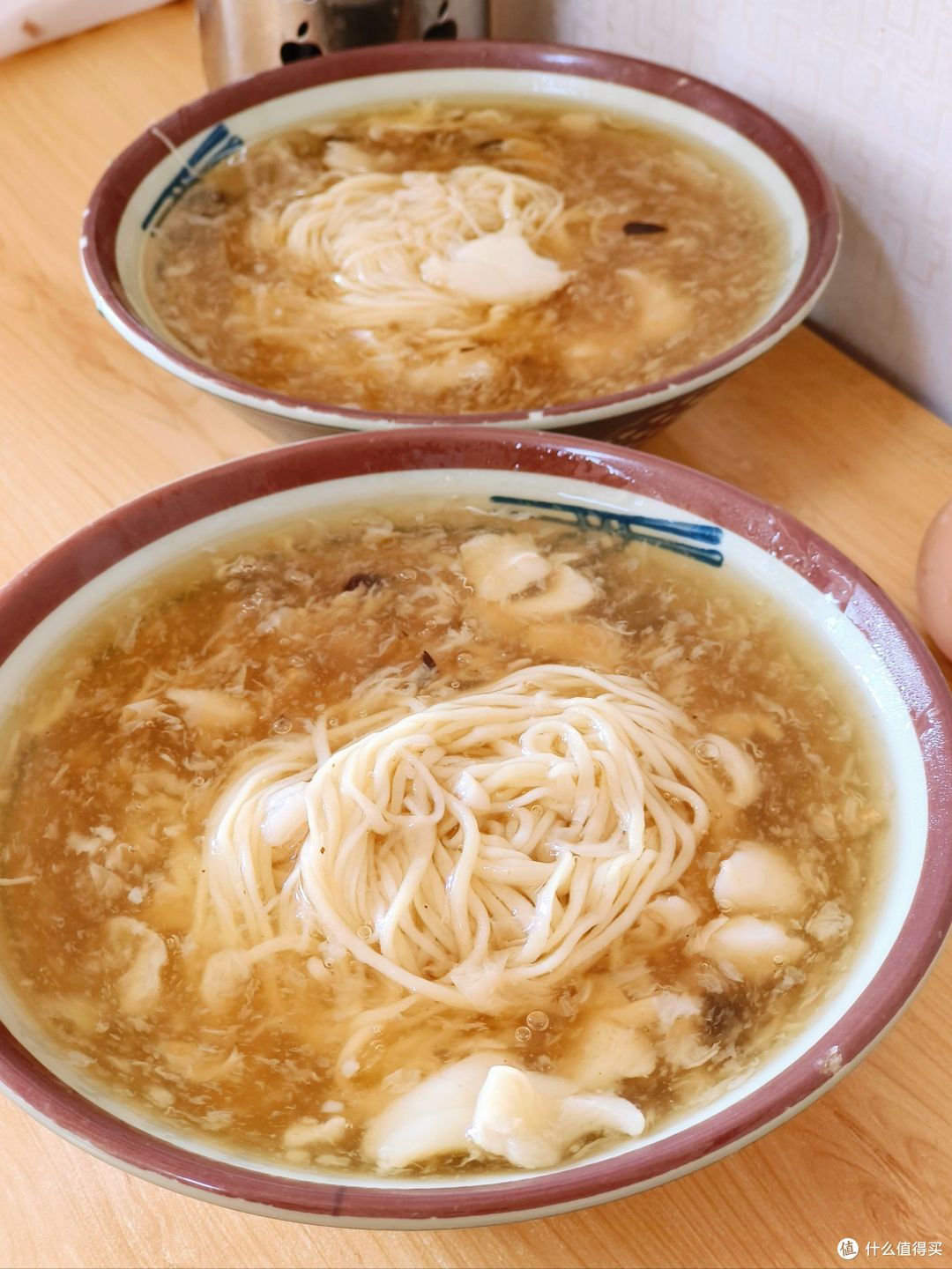 一碗海鲜面,4块钱!你相信吗?但这确实是真的!当地都这个价