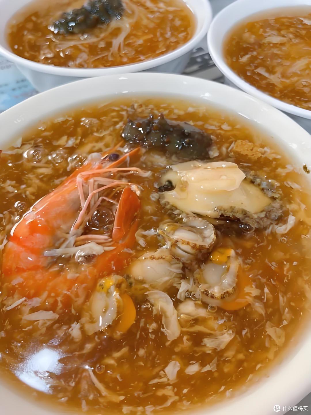 一碗海鲜面,4块钱!你相信吗?但这确实是真的!当地都这个价