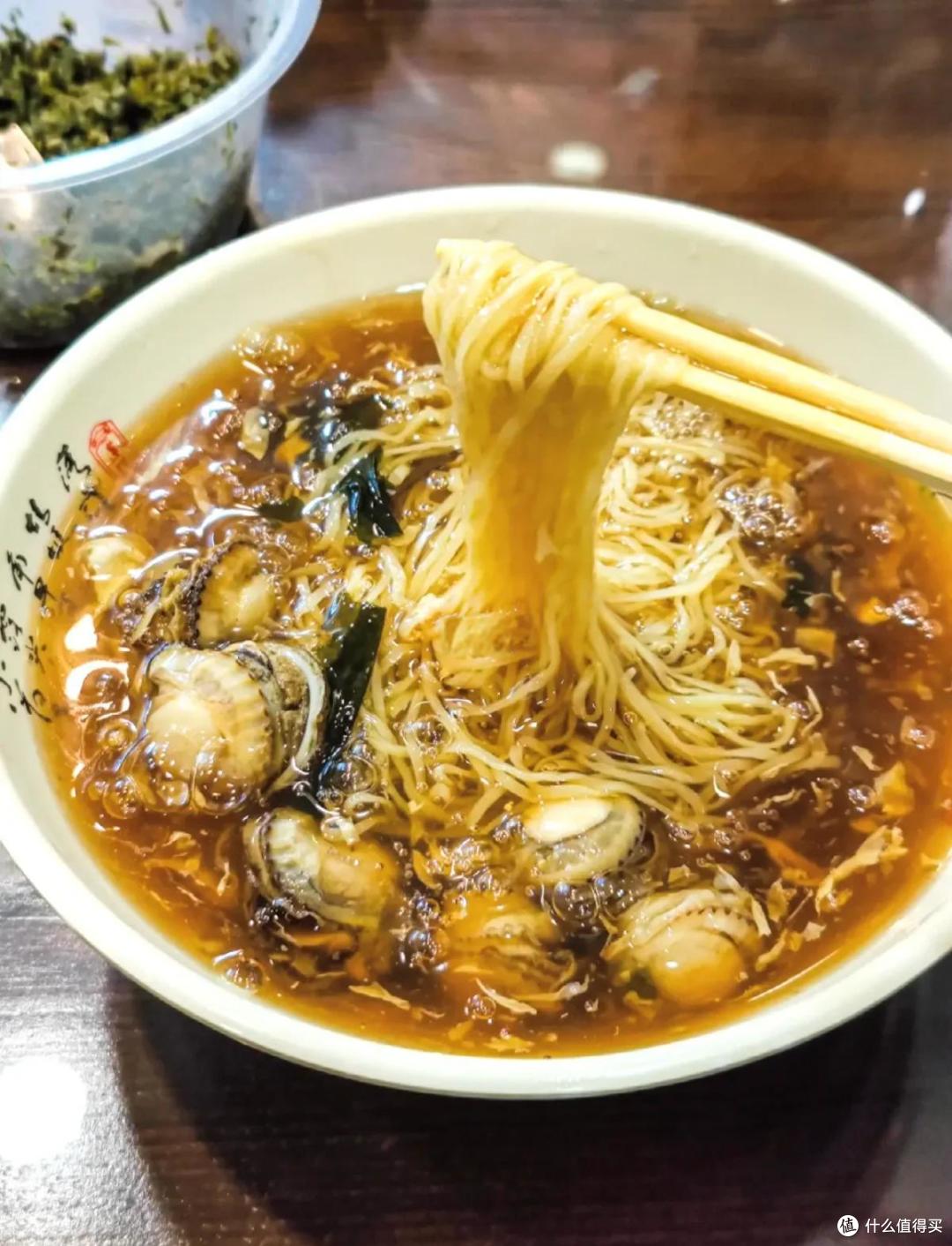 一碗海鲜面,4块钱!你相信吗?但这确实是真的!当地都这个价