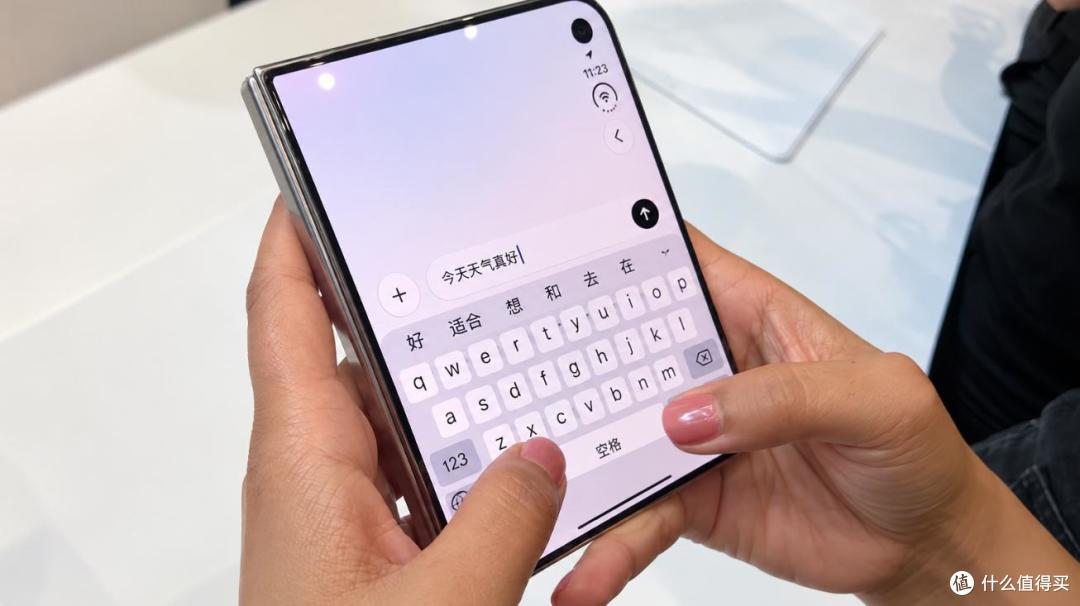 苹果折叠真机来了！iPhone Duo初上手：2T卖26499元，折痕真明显