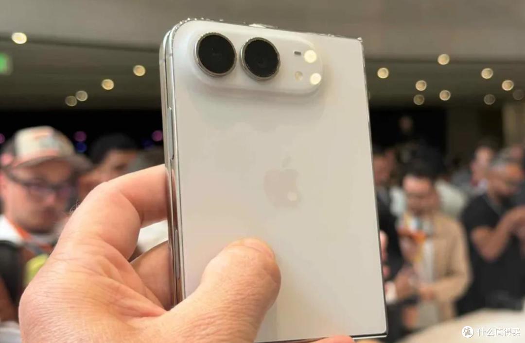 苹果折叠真机来了！iPhone Duo初上手：2T卖26499元，折痕真明显