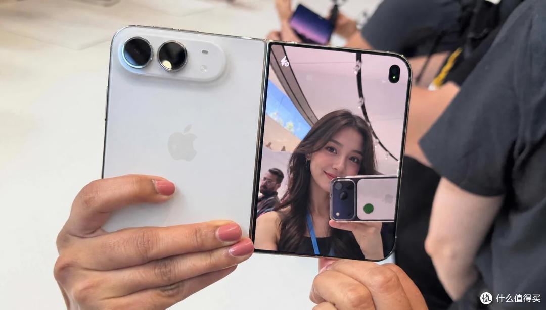 苹果折叠真机来了！iPhone Duo初上手：2T卖26499元，折痕真明显