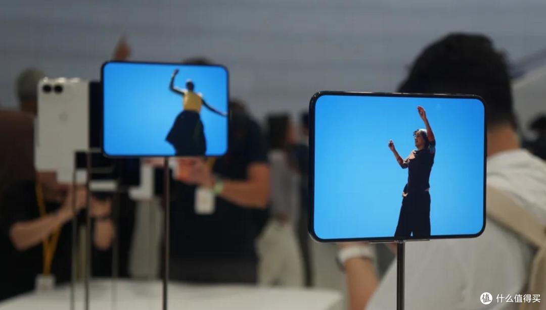 苹果折叠真机来了！iPhone Duo初上手：2T卖26499元，折痕真明显