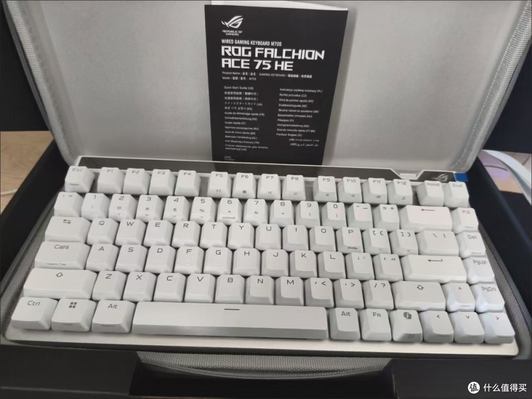 桌面颜值 + 电竞性能双在线｜ROG 魔导士 ACE75HE