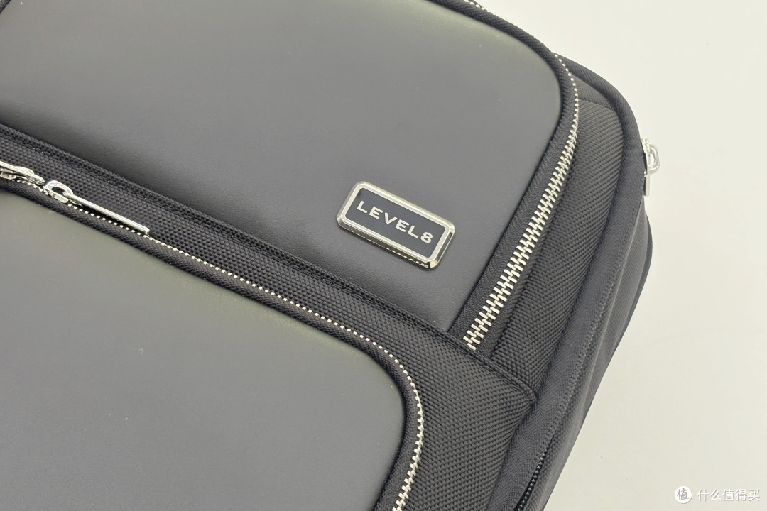35+男人的通勤背包,终于不用在"体面"和"实用"之间做选择题了