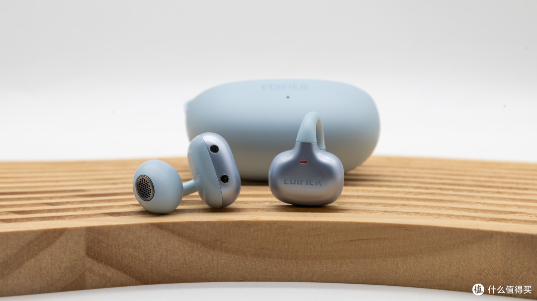不堵耳朵、甩头不掉、还能当翻译机,两百多的耳机做得到?
