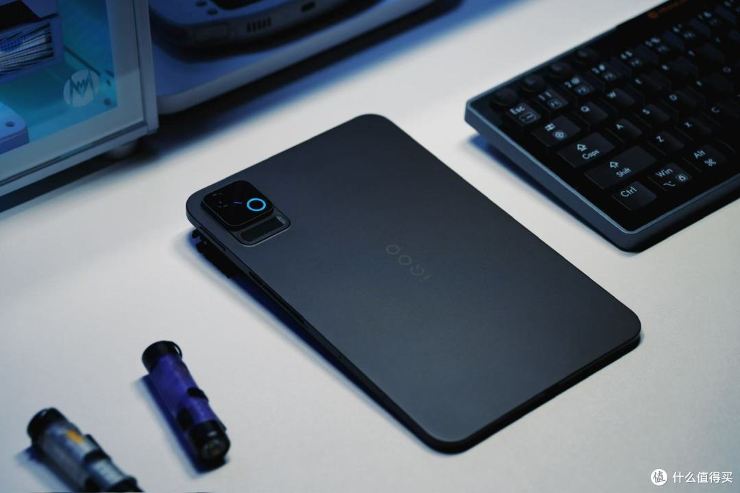 iQOO Pad Ultra 上手,把电竞是收进掌心