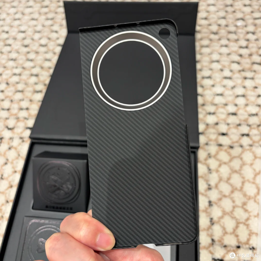 OPPO Find N6专属礼盒流入二手，三件套卖99，一个手机壳基本回本