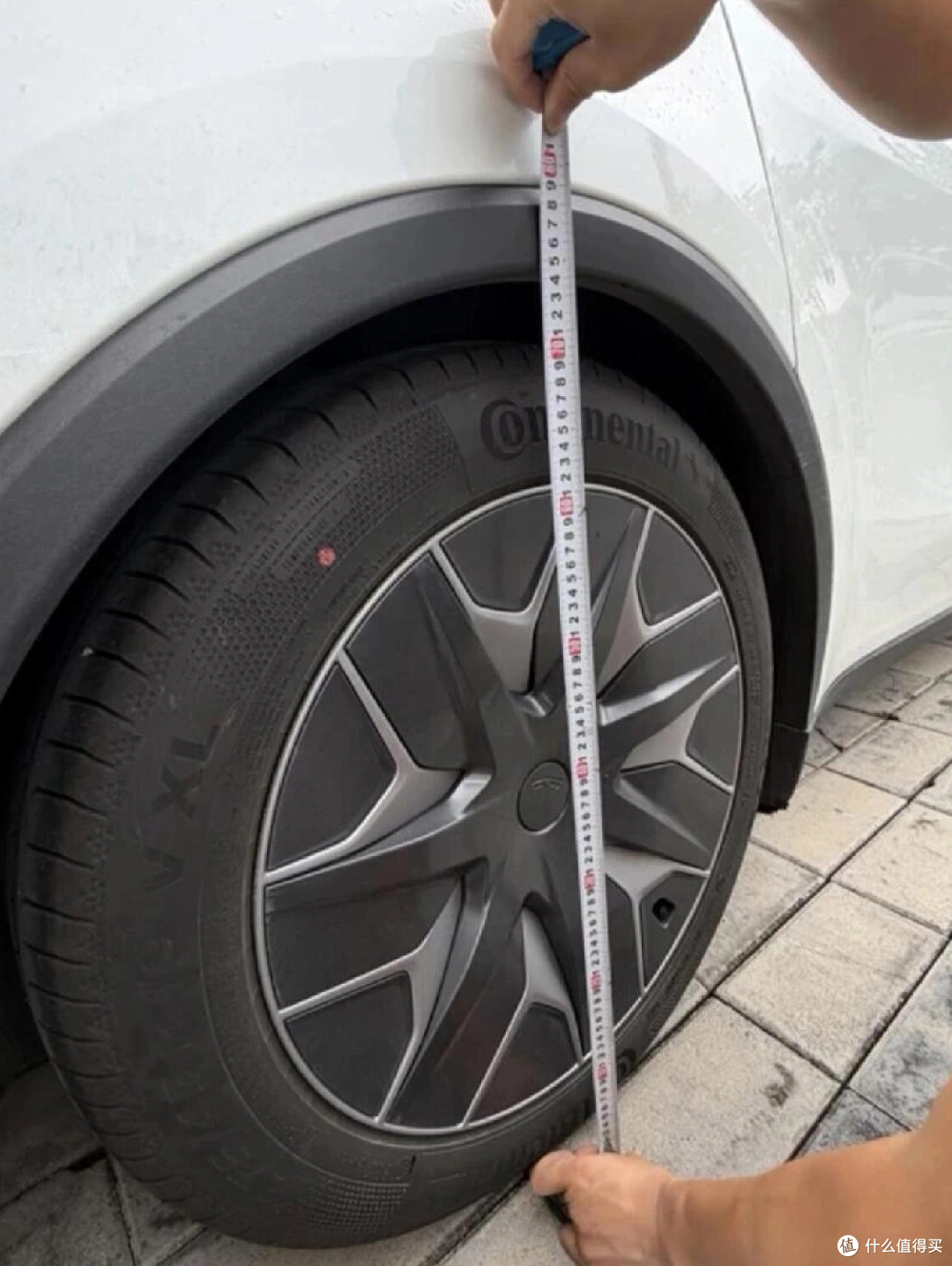 特斯拉 Model Y L 手册车身高度下调 3-4 毫米,后轮塌陷争议里车主最该看懂什么?