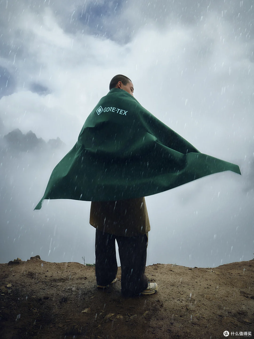 GORE-TEX：他拉坏了一根材料棒，拉出了全世界最硬核的冲锋衣