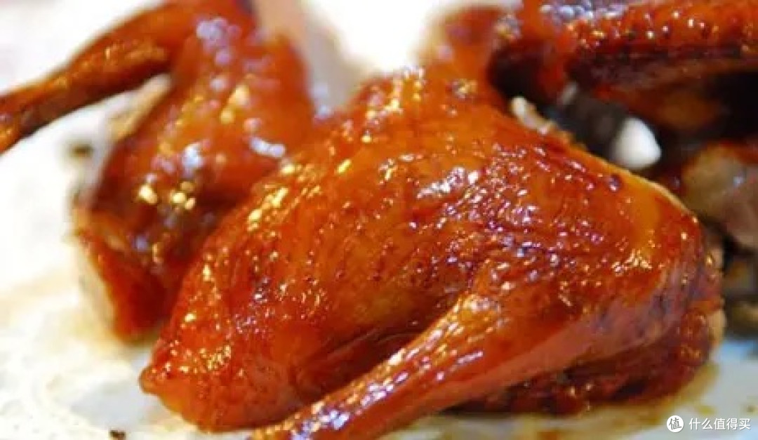 皮脆肉嫩，一口爆汁——烤乳鸽