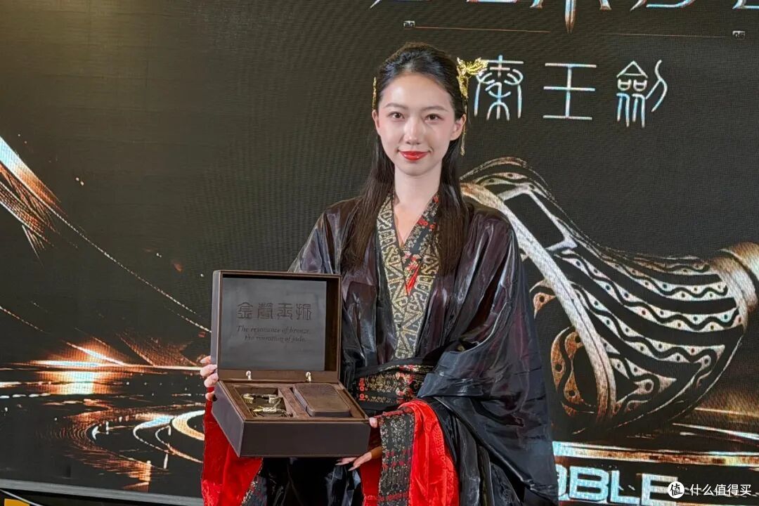 耳边前线 | 售价79888元!NOBLE发布全新旗舰耳机Blade「秦王剑」