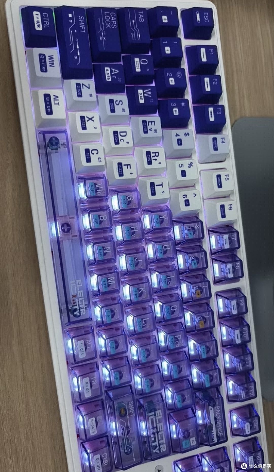 RK R87 Pro V2的樱诺轴V2