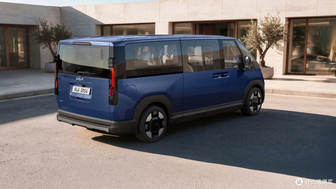 把面包车卷出了新高度,起亚发布全新纯电PV7
