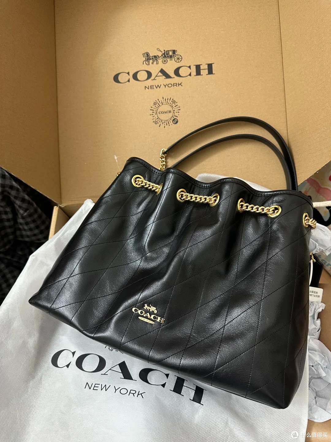 被叫作垃圾袋的Coach,背上却意外好看