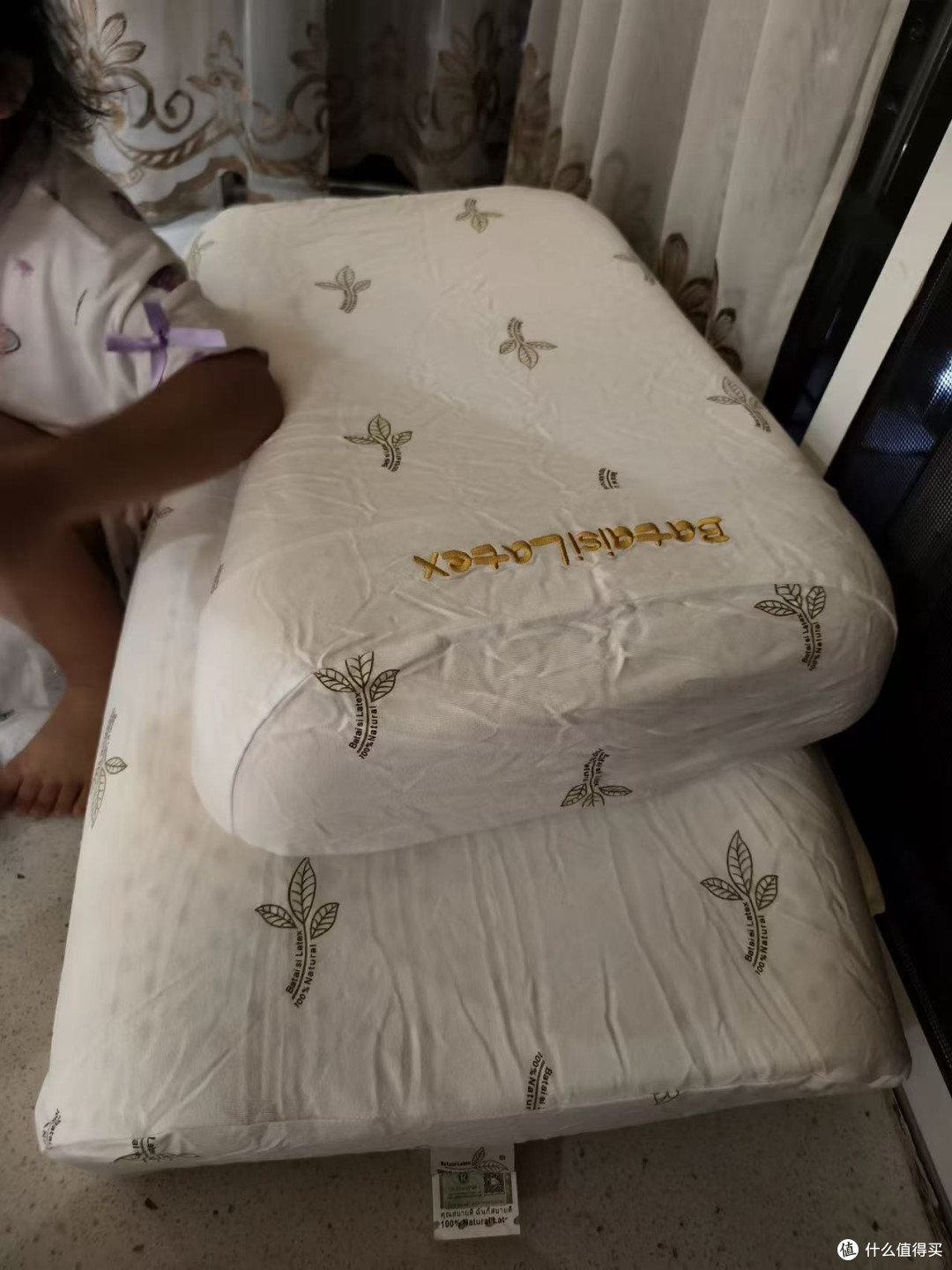 平滑枕面不压脸,护肩设计托住好体态