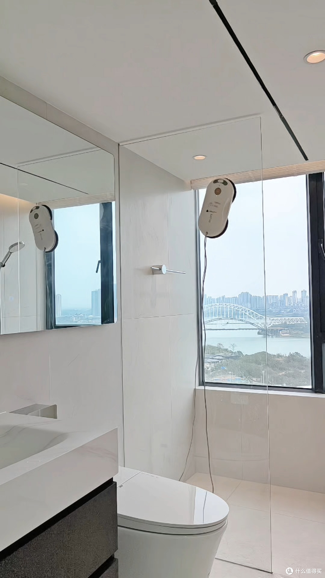 家用擦窗机器人实测!洒拖T30vs科沃斯W2S,两款主流机型怎么选?