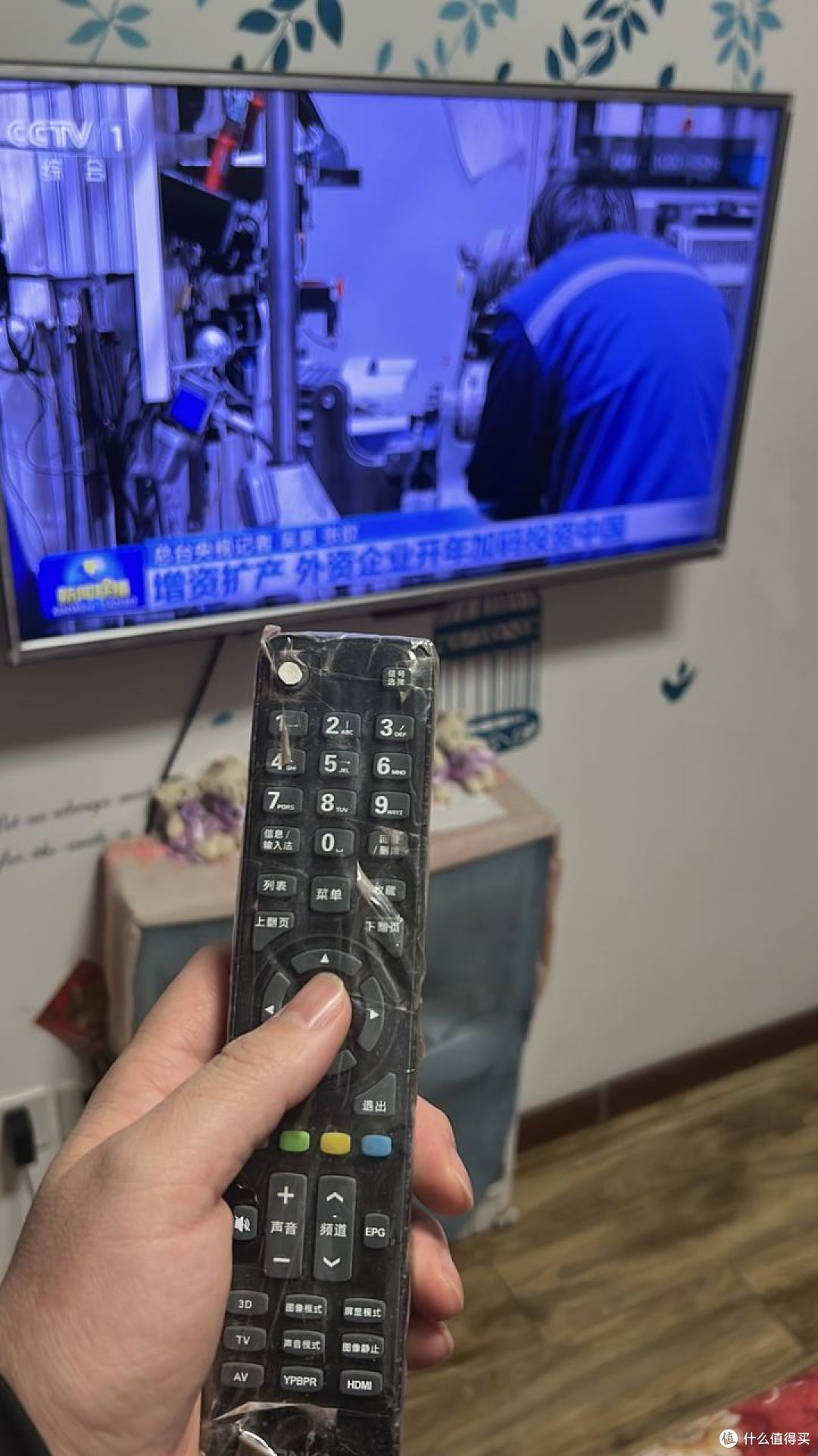 4亿台电视挂着，开机率十年腰斩，真不怪我们不爱看