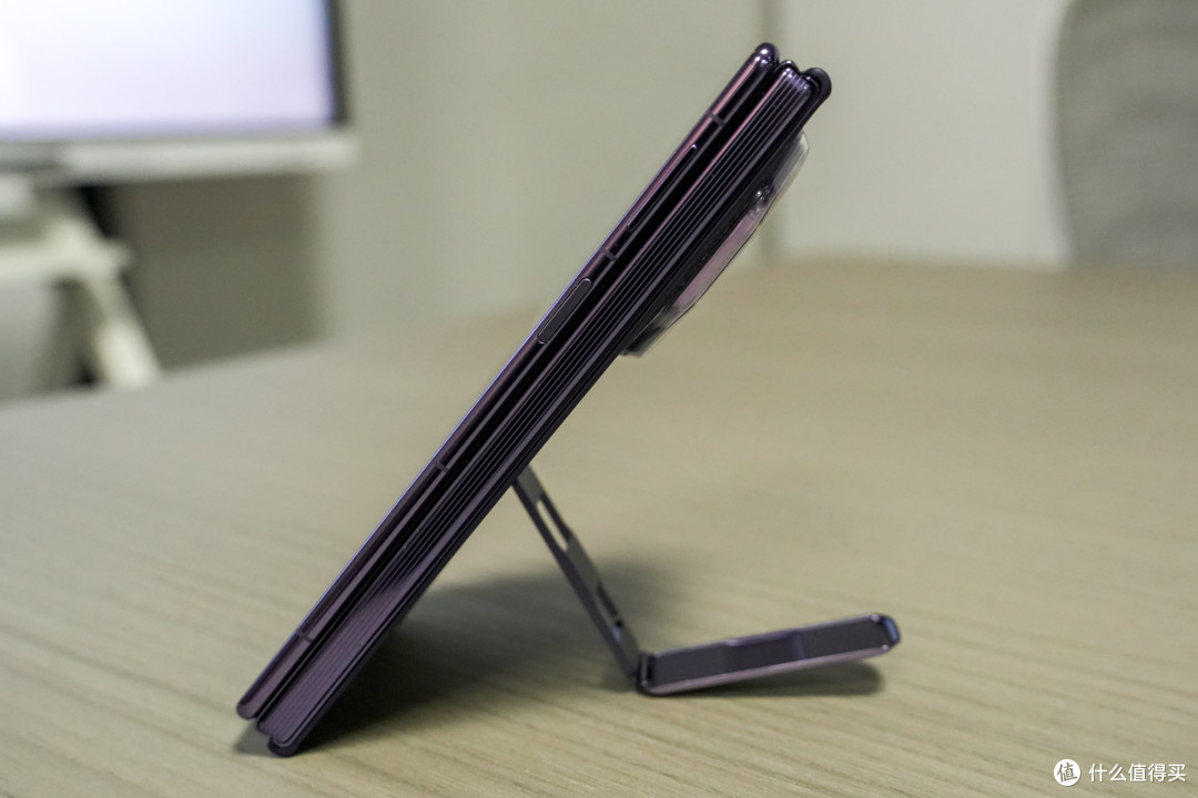 三折叠 更有面!华为Mate XT2 非凡大师 上手体验