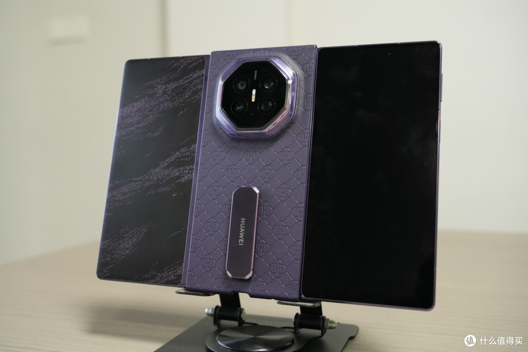 三折叠 更有面!华为Mate XT2 非凡大师 上手体验