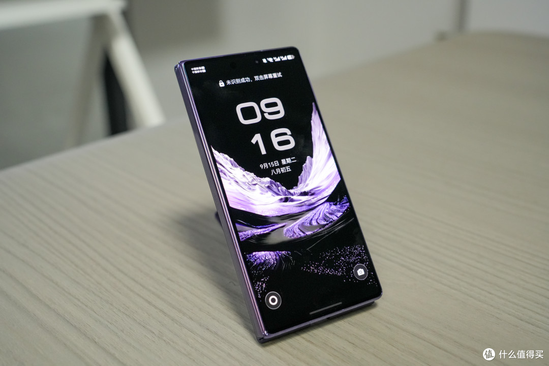 三折叠 更有面!华为Mate XT2 非凡大师 上手体验