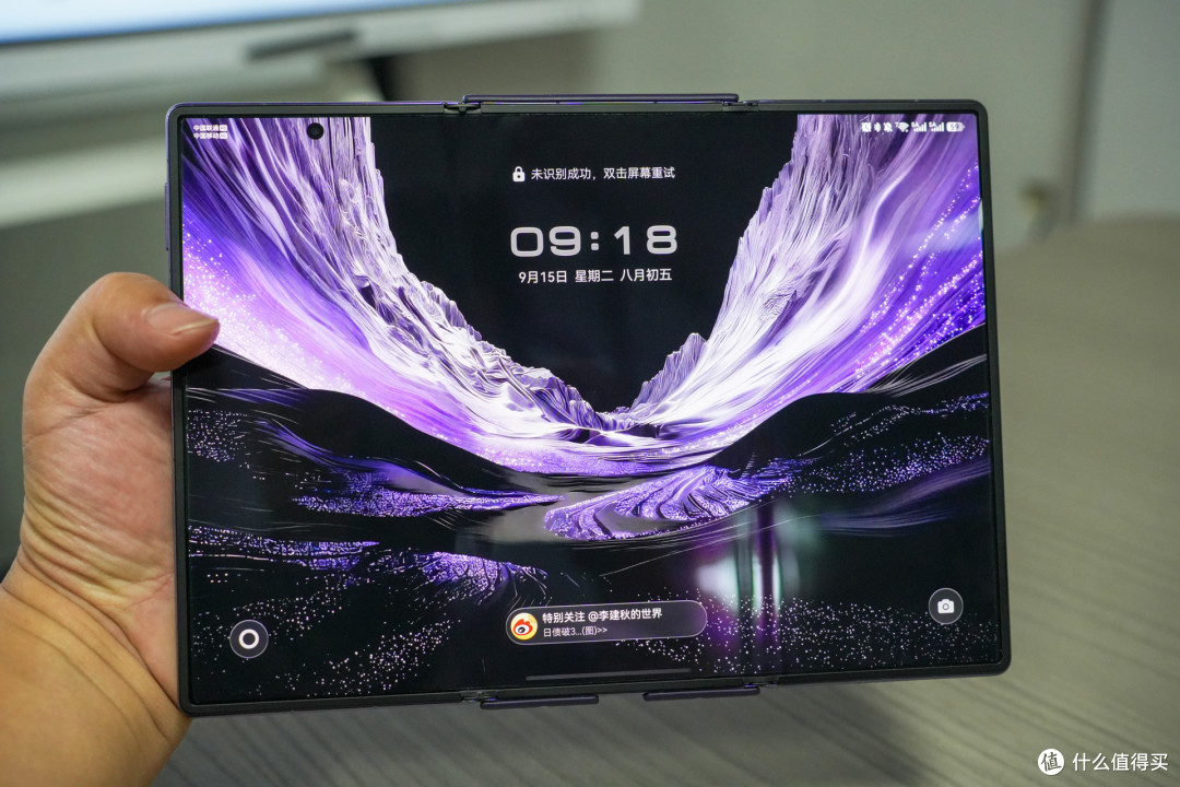 三折叠 更有面!华为Mate XT2 非凡大师 上手体验