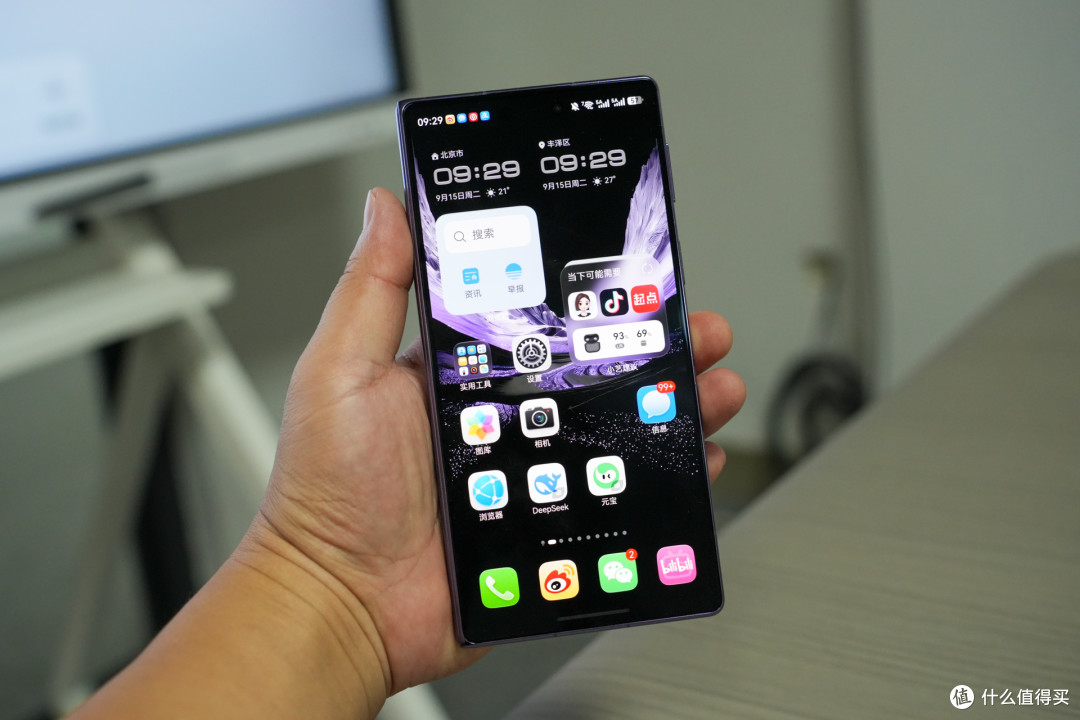 三折叠 更有面!华为Mate XT2 非凡大师 上手体验