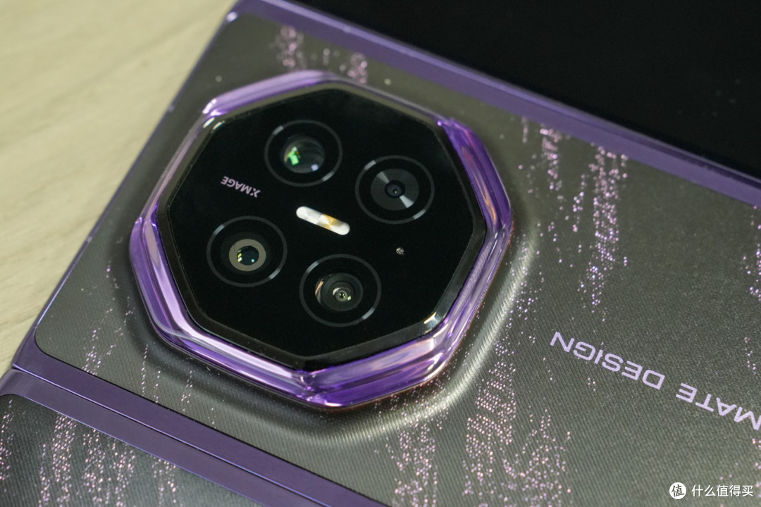 三折叠 更有面!华为Mate XT2 非凡大师 上手体验
