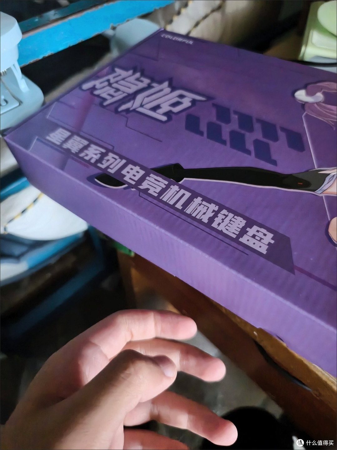 百元级国产七彩虹键盘横评:轴体手感与RGB灯效实测