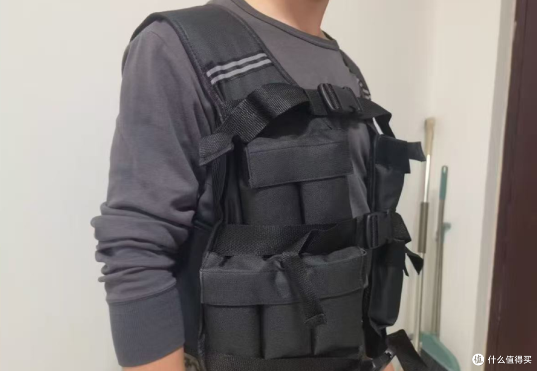 人到中年,怕肌肉流失——这件被低估的负重背心在家就能练!