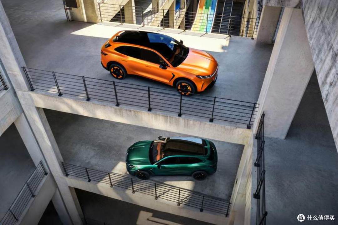 智美AI越级大五座SUV 极狐阿尔法T7重磅上市 补贴价13.28万起