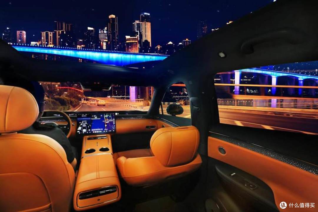 智美AI越级大五座SUV 极狐阿尔法T7重磅上市 补贴价13.28万起