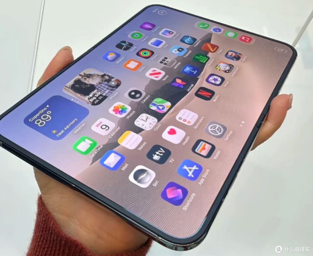 苹果首款折叠 iPhone Duo：15999 元起是真香还是纯交智商税？