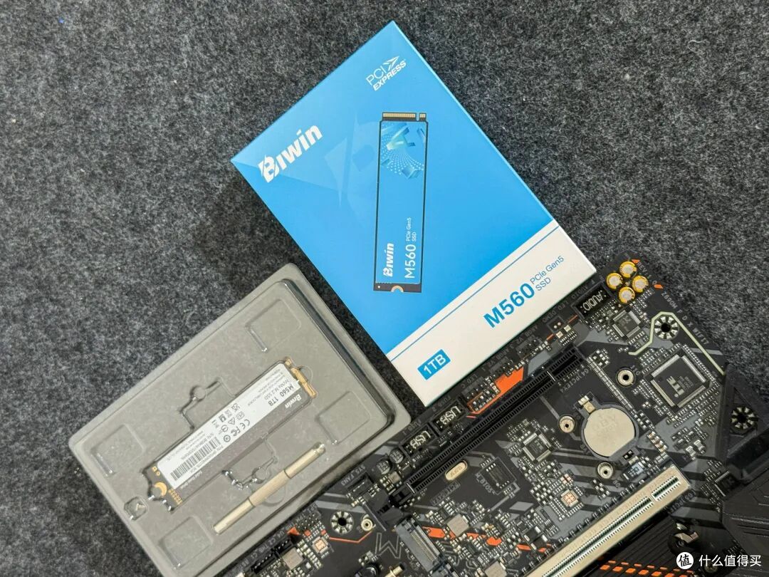 低功耗Pcle 5.0+TLC颗粒,高速固态硬盘不高温!佰维M560灵梭装机