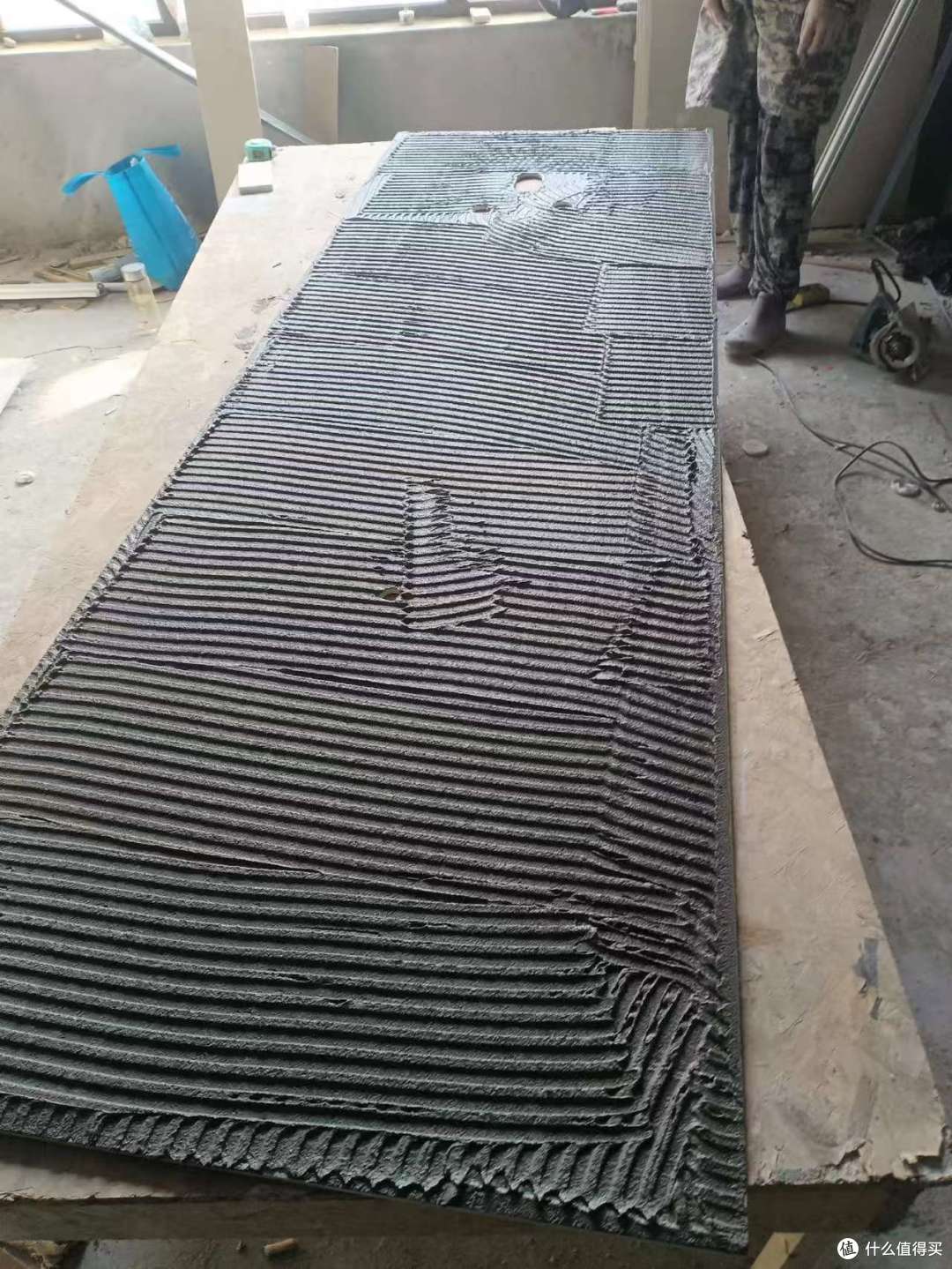 大板瓷砖胶现场施工图