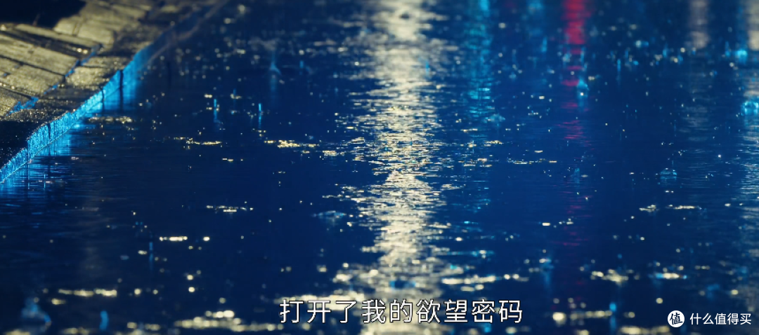 一边骂它"美化性骚扰",一边看到大结局:这部剧其实很健康