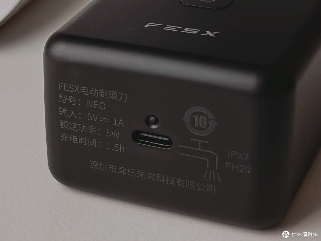 太炸裂！FESX 剃须刀实测，18000 高速运转，进口五刀头剃须干净
