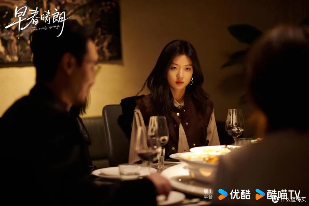 一边骂它"美化性骚扰",一边看到大结局:这部剧其实很健康