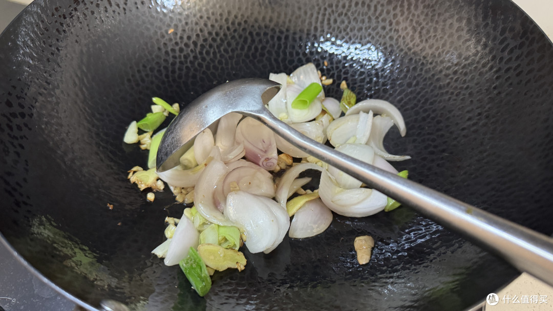 中秋家宴下饭菜:豆豉鲮鱼炒苦瓜,十分钟出锅,苦瓜不苦下饭香!