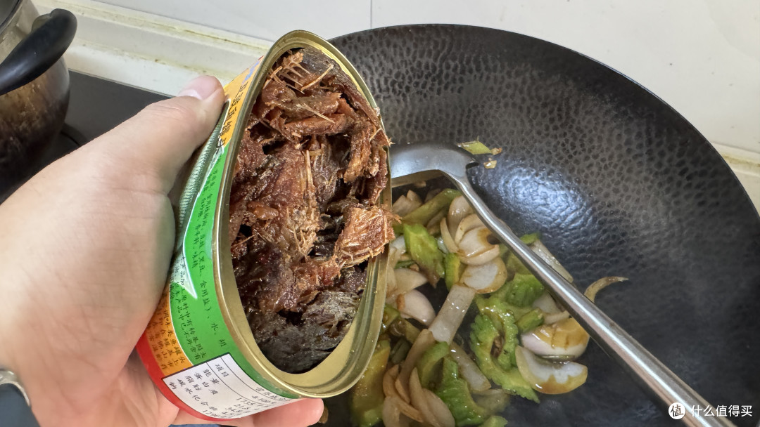 中秋家宴下饭菜:豆豉鲮鱼炒苦瓜,十分钟出锅,苦瓜不苦下饭香!