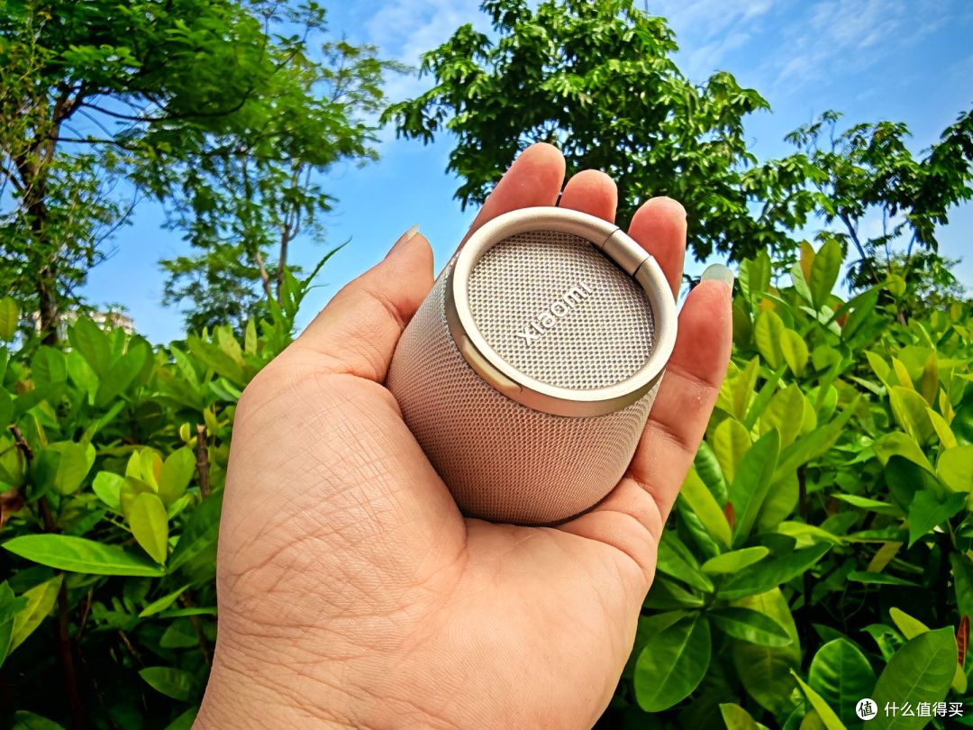 一物多用!小米磁吸蓝牙音箱体验,磁吸即连还能当手机支架