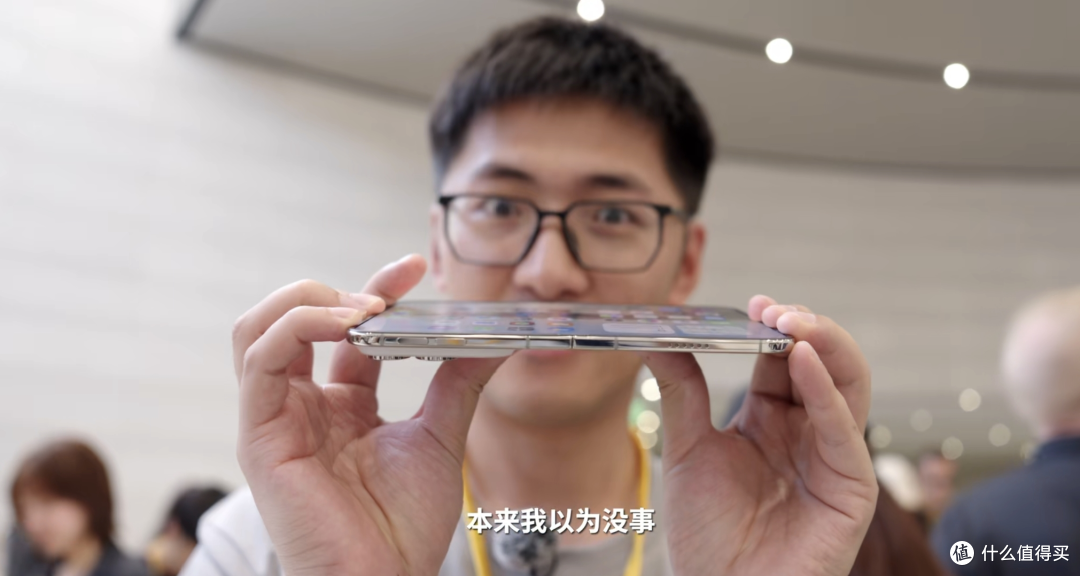 影视飓风Tim反掰iPhone Duo出现闪屏!全网骂翻了