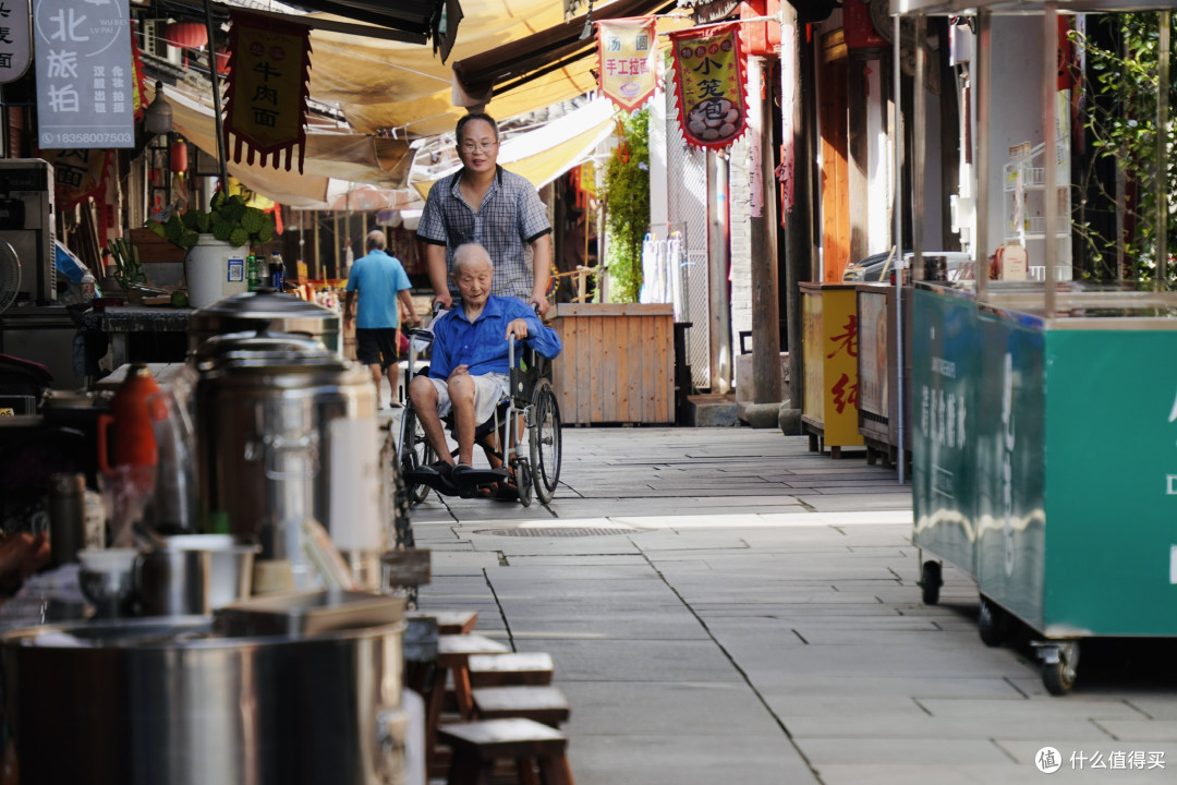 兰溪早茶街隔壁的镇博物馆,一台相机值 1280 万,居然不收门票?