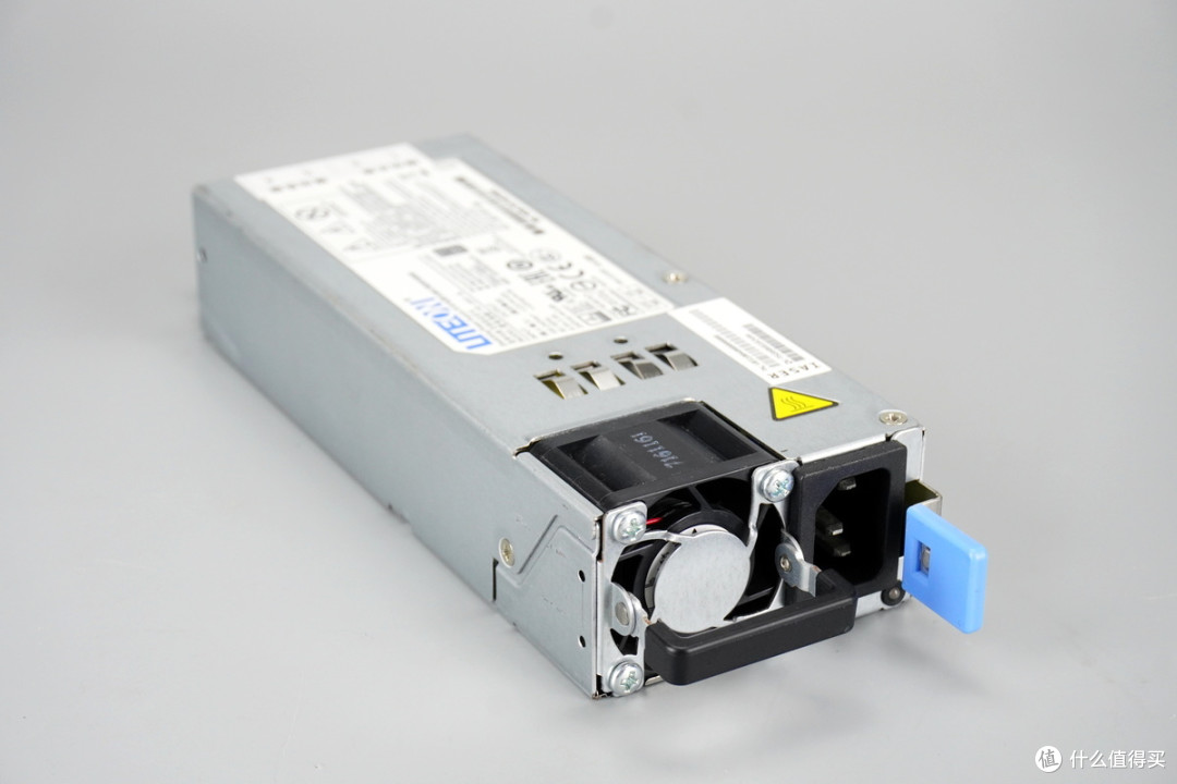 支持N+1冗余并联，光宝550W服务器电源拆解