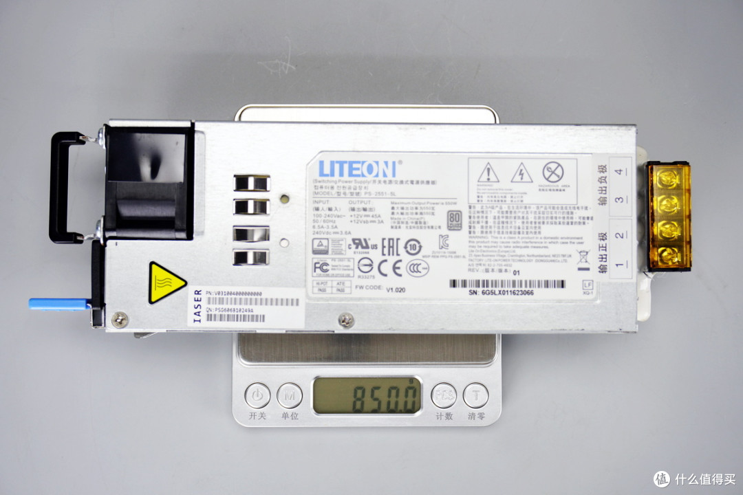 支持N+1冗余并联，光宝550W服务器电源拆解