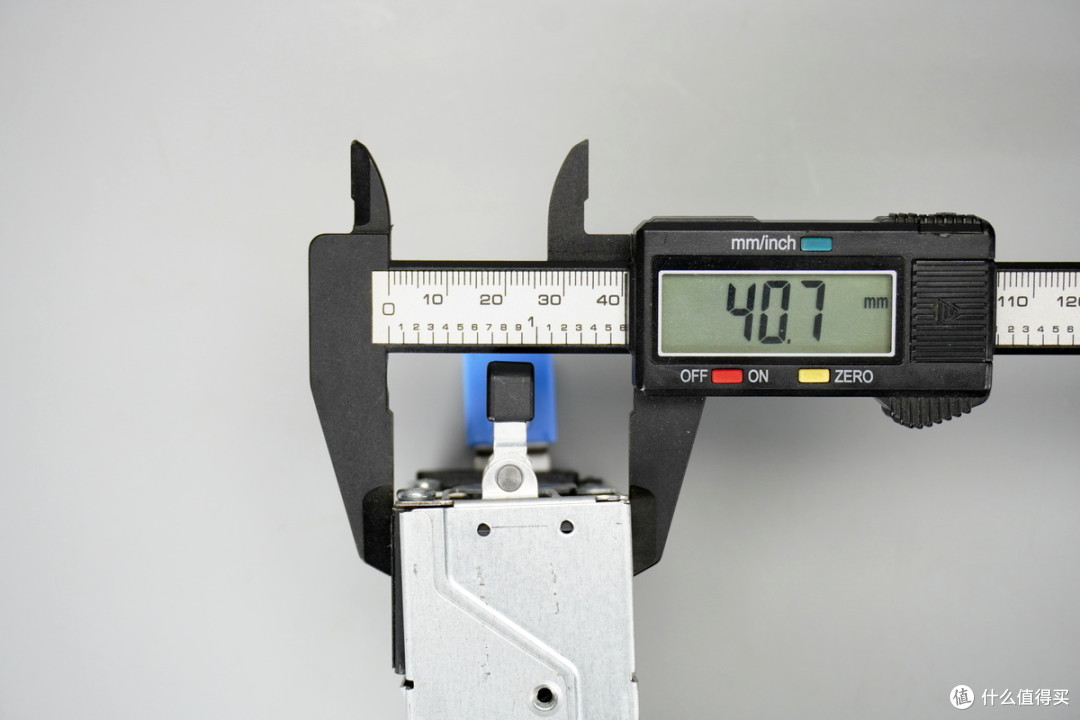 支持N+1冗余并联，光宝550W服务器电源拆解