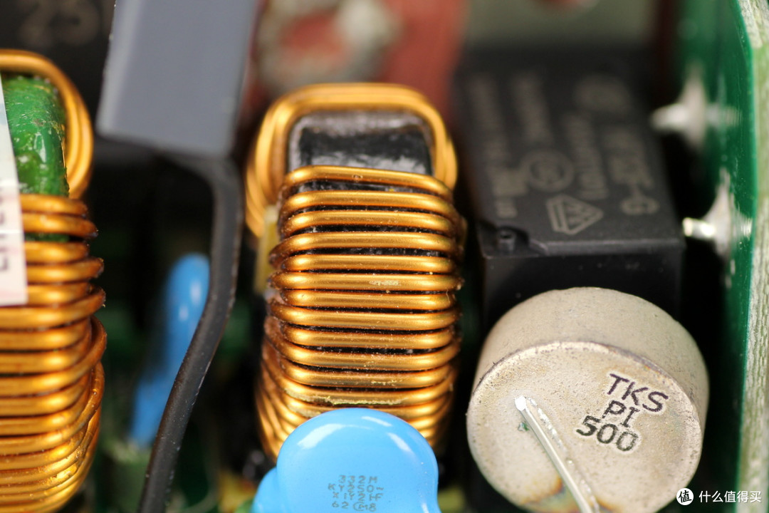 支持N+1冗余并联，光宝550W服务器电源拆解