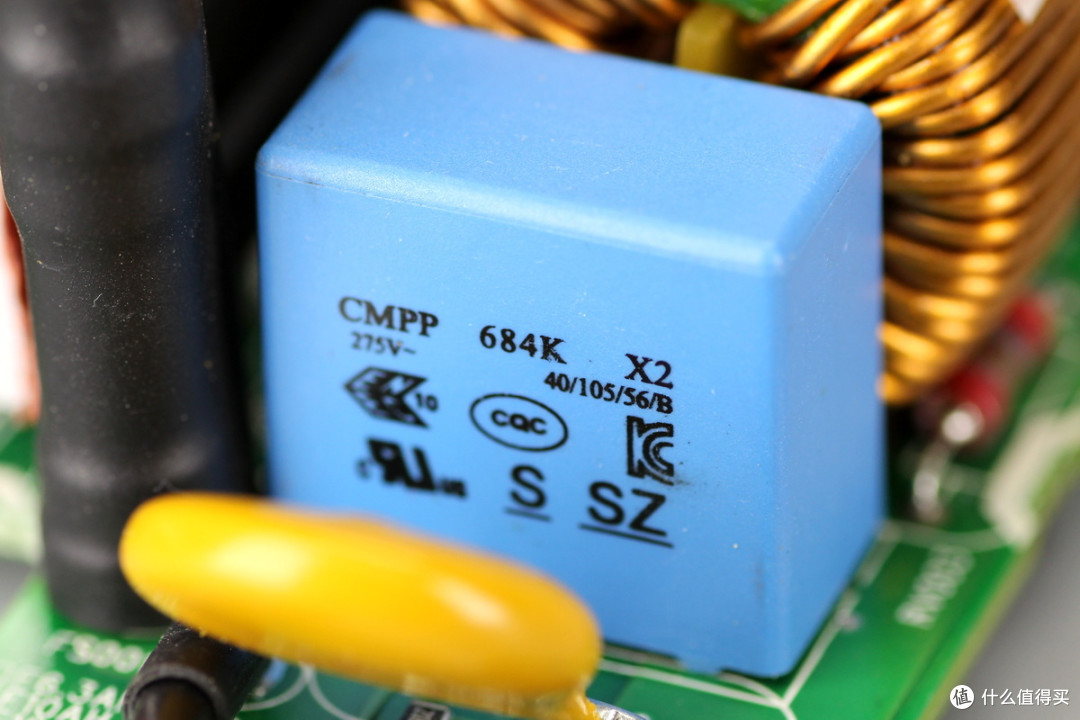 支持N+1冗余并联，光宝550W服务器电源拆解