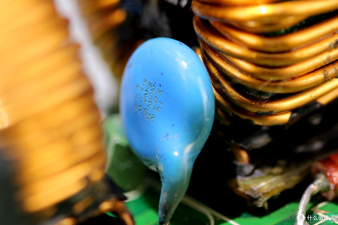 支持N+1冗余并联，光宝550W服务器电源拆解