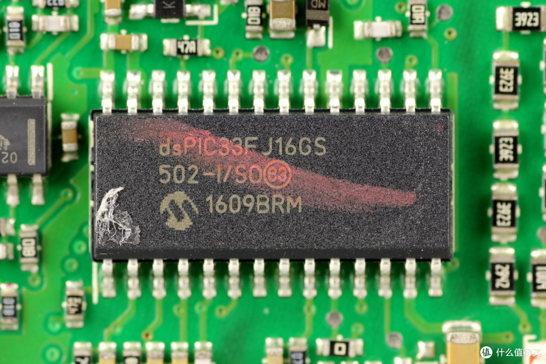 支持N+1冗余并联，光宝550W服务器电源拆解